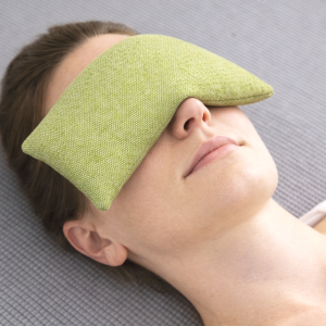 Alternative view of Almohada para ojos yoga Sage – Algodón natural – Relleno arroz y lavanda – Hecha en España – ZAFUZEN