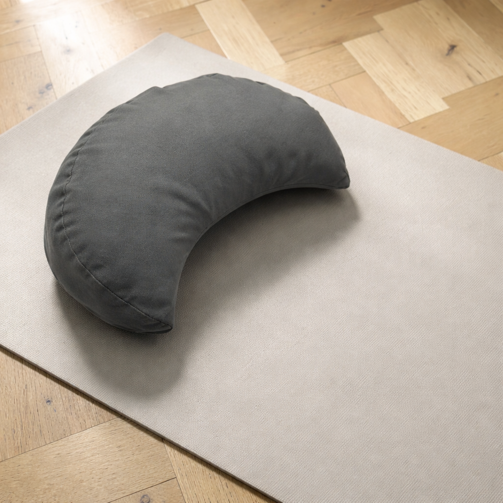 Zafú Media Luna · Cojín de Meditación Ergonómico · Zafu Yoga con Relleno de Cáscara de Trigo Sarraceno · Funda Lavable · Modelo: Stone · ZAFUZEN Atelier · 40×14 cm - Imagen 3