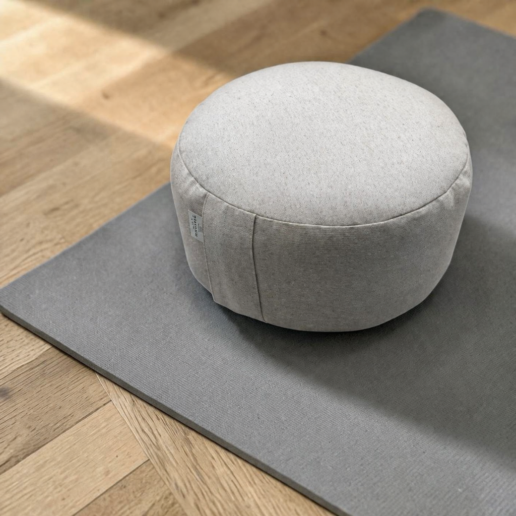 Zafú Redondo de Meditación · Cojín de Meditación y Yoga · Zafu Yoga con Relleno de Cáscara de Trigo Sarraceno · Funda Lavable · Ø 32 × 16 cm · Modelo: Sand · ZAFUZEN Atelier - Imagen 4