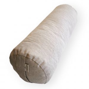 Bolster de Yoga cilíndrico · Cojín Bolster para Yoga Restaurativo y Savasana · Relleno de cáscara de espelta ecológica con lavanda · Funda lavable · 60×20 cm · Modelo: Sand